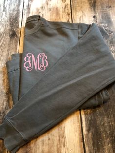 This is our most popular monogrammed shirt and when you order one you will see why! So many colors to choose from and so many vinyl options and monogrammed fonts you will want one of each! Comfort colors are pigment dyed shirts that are unisex sized and do NOT shrink up. In the notes to seller at checkout please leave: 1. Vinyl Color 2. Monogram in the order you would like it to appear on the shirt (First, Last, Middle is traditional) 3. Shirt color (This listing is for a left chest monogram) se Personalized Cotton T-shirt For Fall, Casual Cotton Monogram T-shirt, Custom Embroidered Relaxed Fit Tops For Loungewear, Custom Embroidery Loungewear Tops, Relaxed Fit Tops With Custom Embroidery For Loungewear, Cotton Monogram T-shirt For Spring, Spring Cotton Monogram T-shirt, Casual Monogram Cotton Tops, Customizable Cotton Sweatshirt For Loungewear