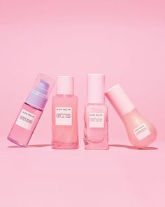 This 4-piece kit is packed with ingredients like PHA+BHA and niacinamide to help control oil & hydrate your skin. Kit Includes: Blueberry Bounce Gentle Cleanser (30ml) Watermelon Glow PHA+BHA Pore-Tight Toner (40ml) Watermelon Glow Niacinamide Dew Drops (15ml) Watermelon Glow Pink Juice Oil-Free Moisturizer (25ml) This set is considered final sale and is not eligible for a refund. Pink Skin Care, Christmas List Items, Watermelon Glow Niacinamide Dew Drops, Niacinamide Dew Drops, Skincare Kits, Oily Skin Routine, Pink Juice, Watermelon Glow, Fav Products