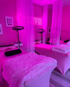 😍Mood😍 First Lash Extension salon in Riga🩷🩷 𝑳𝑨𝑺𝑯𝑬𝑺 • 𝑺𝑯𝑶𝑷 • 𝑻𝑹𝑨𝑰𝑵𝑰𝑵𝑮 💵 Learn Lashes and be your own Boss😎 👩🏽‍💻 Book Lashes and be bad bi#h 24/7 🛍️ Shop products and give the highest quality to your lash babes @lashviii.shop #lashviii #lashesriga #skropstasriga #lashviiistudio Lash Salon Ideas, Lashing Room, Pink Lash Room, Lash Tech Room, Lash Tech Room Ideas, Lash Suite Ideas, Beauty Room Ideas Salon