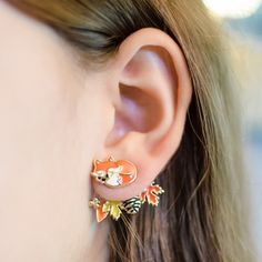 "Shhhhh...The fox is sleeping. 🦊 Hand painted Enamel Fox FrontBack Earrings I've thoughtfully designed these earrings with versatility in mind. You can enjoy wearing them in two unique ways - sport the entire front-and-back design for a fun and full look, or you can simply wear the front part for a minimalist, yet equally charming effect. They're guaranteed to brighten up your style! Furthermore, I prioritize the comfort of people with sensitive skin. My earrings are hypoallergenic and nickel-free, featuring posts made from surgical grade stainless steel. Rest assured, you can wear them with comfort and confidence.\" Details   ◆ Sleeping orange fox at front / A branch with orange, yellow leaves and pinecone at back. ◆ Sleeping white fox at front / A branch with white, glitter leaves and p Fox Themed Outfit, Fox Nails, Gifts To Buy, Fox Earrings, Fox Jewelry, Glitter Leaves, Jacket Earrings, Winter Earrings, Front Back Earrings