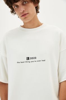 T-Shirt Personality White – ALMZV Modern Relaxed Fit T-shirt With Text Print, White Slogan T-shirt Oversized, Oversized White Slogan T-shirt, Relaxed Streetwear Tops With Letter Print, Comfortable Graphic Print T-shirt For Streetwear, Relaxed Letter Print Top For Streetwear, Relaxed Graphic Print Top For Streetwear, Urban Short Sleeve Graphic Sweatshirt, Urban Style Short Sleeve Graphic Sweatshirt