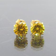 Vintage 18K Solid Yellow Gold Round cut Citrine stud Earrings ...Marked 18K...Total of weights 1.5grams...With 02 Round cut Citrines 7MM ( 1.28ct x 2 = 2.56ct ) These are in very good condition. #521309 Yellow Diamond Cut Fine Jewelry Earrings, Yellow Diamond Cut Earrings Fine Jewelry, Yellow Diamond Earrings For Anniversary, Yellow Earrings With Prong Setting For Anniversary, Gift Yellow Round Diamond Earrings, Yellow Citrine Earrings With Prong Setting, Yellow Round Earrings With Prong Setting, Anniversary Citrine Earrings With Prong Setting, Classic Yellow Earrings For Anniversary