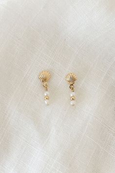 Dainty Pearl White 14k Gold Filled Pearl Earrings, Gold Dainty Earrings With Tiny Beads, Dainty Gold Earrings With Tiny Beads, 14k Gold-filled Yellow Gold Pearl Earrings With Charm, Dainty 14k Gold-filled Pearl Charm Earrings, Going To The Beach, Jewelry Essentials, No Eyeliner Makeup, Girl Jewelry