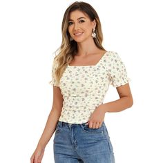 The short-sleeved tops will showcase your casual style with an all-over cute floral print. Floral print designs show off your elegance and glamour and add some highlights to your look. Style it with your favorite jeans and high heels for a casual and charming look. This is a summer cropped top feature with a ruched front, short sleeves, and a floral pattern to add some highlights to your look. Floral Peasant Blouse, Slim Fit Crop Top, Boho Summer Outfits, Floral Print Design, Summer Crop Tops, Cropped Tops, Fashion Hacks Clothes, Casual Tops For Women, Peasant Blouse