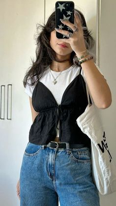 Dark Spring Outfits, Croptop Aesthetic Outfit, Croptop Aesthetic, Dark Spring, Daily Outfit Inspiration, Trendy Fashion Tops, Casual Day Outfits, Aesthetic Outfit, Basic Outfits