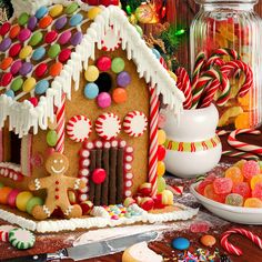 Puzzle image Gingerbread House Themes, Gingerbread House Aesthetic, Christmas Classroom Door, Gingerbread House Designs, Gingerbread House Kits, Gingerbread Christmas Decor, Gingerbread House Decorations, Holiday Puzzle, Christmas Gingerbread House