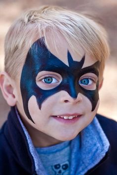 Batman Face Paint, Batman Makeup, Superhero Painting, Batman Face, Halloween Makeup For Kids, Mask Face Paint, Batman Halloween, Batman Mask, Baby Fotografie