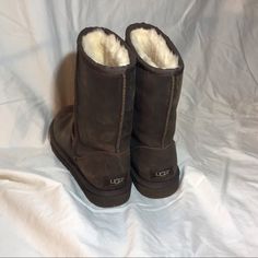 Ugg Brown Classic Boots Leather With Shearling Lining Virtually New, I Wore Them One Time, Very Gently (See Pics...No Flaws No Markings) Size 9 Ugg Pure: Upper And Sock Lining Are 100% Wool (Ugg Pure Wool) Style Rn88276 Ugg Brown Boots, Mini Uggs Dark Brown, Uggs Brown, Tall Ugg Boots Leather, Dark Brown Ugg Boots, Shoes Ugg, Boots Leather, Classic Boots, Ugg Shoes