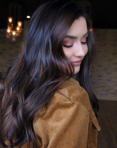 20 Trendy Hair Colors You'll Be Seeing Everywhere in 2021 Scene Hair Colors, Red Balayage Hair, Neutral Blonde, Hair Color Caramel, Creamy Blonde, Blonde Roots, Brunette Color, Beautiful Hair Color, Winter Hair Color