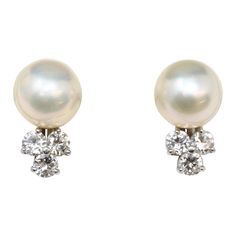 14k white gold earring set with 9 1/2-10mm Akoya pearl and 3 diamonds of .10ct each, clarity VVS-VS and color G. Stamped 14k 585, In good condition. Gold Earring Set, Earrings Diamond, White Gold Earrings, Akoya Pearls, Gold Earring, Jewelry Earrings Studs, Earring Set, Gold Earrings, Diamond Earrings