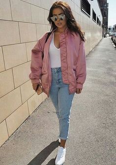 Pink oversize bomber for trendy lookbook Robes Glamour, Trendy Outfits Winter, Jacket Outfit, Pink Jacket, Casual Winter Outfits, Outfit Goals, Casual Street Style