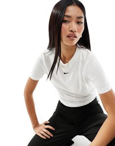 Top by Nike Your new go-to Crew neck Short sleeves Logo embroidery Cropped length Slim fit Tee Shirt Nike Bleu, Cute Crop Tops For Teens, Tops For Teens, Nike Top, Cute Crop Tops, Cropped T Shirt, Nike Shirts, Logo Embroidery, New Nike