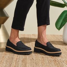 Women's Black Leather Cara Lug Loafer Toms Shoes Outfits Women, Comfortable Fall Shoes, Loafers With Jeans, Toms Shoes Outfits, Loafers Trend, Toms Shoes Women, Comfortable Work Shoes, Loafers Outfit, Black Toms