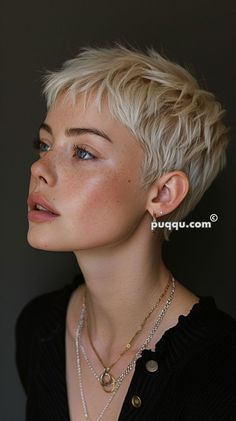 Pixie Cut Blonde Hair, Blonde Pixie Hairstyles, Blonde Hair At Home, Short Bleached Hair, Short Blonde Pixie, Super Short Haircuts, Platinum Blonde Hair Color, Short Hair Pixie Cuts