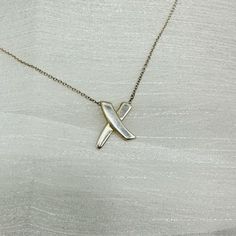 Tiffany & Co. Paloma Picasso Letter X Kisses Silver 925 Chain Necklace Preloved Excellent Condition 925 Silver Chain And Pendant Original Tiffany & Co Chain With Pendant Please View All Photos For Details And Condition. Feel Free To Ask Any Questions You May Have. Kindly Note That This May Be A Pre-Loved, Luxury Item May Have Developed Minor Flaws In Its Former Life. And Or A New Unused Condition Luxury Item That Was Loved By It’s Previous Owner. By Offering It A New Home, You Are Choosing To Pl Designer White Necklaces For Gifts, Luxury White Necklaces With Polished Finish, Designer Polished Finish Necklace, White Sterling Silver Necklace With Polished Finish, Designer Polished Finish Necklace Gift, Elegant Tan Jewelry For Formal Occasions, Luxury White Necklace With Sterling Silver Clasp, Elegant Sterling Silver Tan Necklace, Luxury White Cross Jewelry