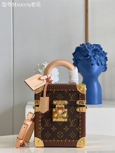 Size: 16cm*13cm*7.5cm It comes with Dust box, Care manual, Tag, and Paper bag. Leather Cuts, Crossbody Tote Bag, Handbags Online, Crossbody Tote, Vuitton Bag, Small Handbags, Lady Dior Bag, Lv Bag, New Handbags