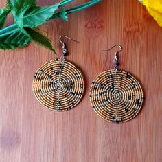 1pr Beautiful Women's African Maasai Round Beaded Earrings Set. Length Of Earrings 3" Inches Long. Round Beaded Earrings, Maasai, Brand Jewelry, Black Tan, No Brand, Earrings Set, Black And Tan, Jewelry Branding, Round Beads