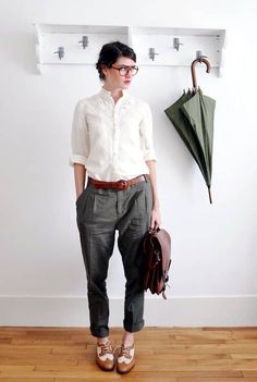 what to wear with oxford shoes and blouse photo Sukienki Maksi, Boyish Style, Tomboy Chic, Queer Fashion, Androgynous Fashion, Tomboy Fashion, Menswear Inspired, Looks Style