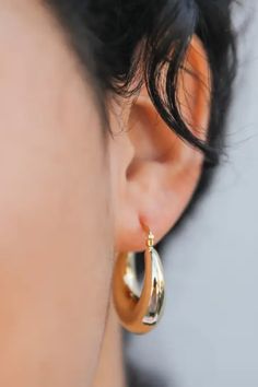 Make a statement with these bold hoops. With a hollowed design and organic shape, they're lightweight, fun to style, and easy to wear.18kt gold over brassThe hoop has a hinged closure. Size is 28mm x 25mm Modern Small Hoop Hinged Earrings, Modern Small Hinged Hoop Earrings, Everyday Small Hinged Hoop Earrings, Everyday Hoop Earrings With Hinged Closure, Everyday Gold-tone Hoop Earrings, Modern Gold Hinged Hoop Earrings, Hinged Hoop Huggie Earrings, Toddler Girl Toys, Perfume Gift Sets