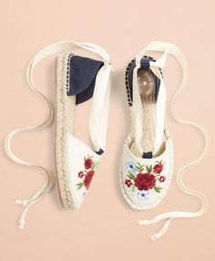 Balerinas Shoes, Embroidery Shoes, Stunning Shoes, Red Fleece, Shoe Boot Sandals, Crochet Shoes, Espadrille Shoes, Brooks Brothers, Cute Shoes