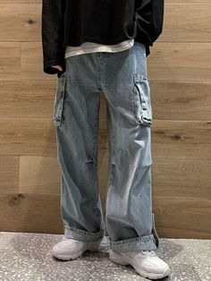 Jeans Online Store, Blue Cargo Pants, Cargo Pants Outfit, Guys Clothing Styles, Winter Jeans, Mens Outfit Inspiration, Jeans Cargo, Loose Fit Jeans, Loose Jeans