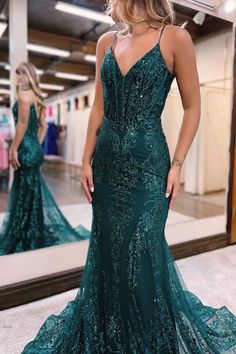 فستان حفلة موسيقية طويل بترتر حورية البحر باللون الأخضر الداكن Dark Green Prom Dress, Skirt Labuh, Split Prom Dresses, Green Prom, Spaghetti Strap Prom Dress, Green Mermaid, Mermaid Sequin, Long Prom Gowns, Prom Dress Inspiration