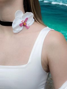 Length is adjustable: 40-50cm (15.7-19.6 inch)  Material: Artificial silicone flower, stainless steel hardware Handmade: Yes Manufacturing Time: 2-5 days  Elevate your summer style with this Hawaiian Pearl Pink Orchid Necklace Choker. Featuring a lifelike pink orchid made from high-quality artificial silicone, this necklace is perfect for embracing the mermaidcore aesthetic. The adjustable length of 40-50 cm ensures a comfortable fit, while the stainless steel hardware adds durability and a poli White Beach Necklace For Spring, White Beach Necklaces For Spring, Adjustable Flower Necklace For Beach, Summer Flower Jewelry For Vacation, Summer Vacation Jewelry With Flower Shape, Spring Beach White Necklace, Flower-shaped Summer Vacation Jewelry, Summer Vacation Flower-shaped Jewelry, White Flower Jewelry For Vacation