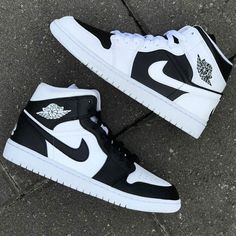 Black White Custom Air Jordan 1-shecustomize Kasut Nike, Sepatu Air Jordan, Skor Sneakers Nike, Παπούτσια Nike Free, Buty Jordan, Pakaian Hipster, Обувь Air Jordan, Buty Marki Nike, Boty Nike