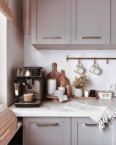 the kitchen counter is clean and ready for us to use in the day or night