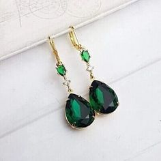 ad eBay - Pear Cut Simulated Green Emerald Drop/Dangle Earrings In 14k Yellow Gold Plated - Buy Now, click the link (eBay) Gold And Green Jewelry, Hoco 2024, Gold And Green, Green Jewelry, Man Made Diamonds, Fashion Jewelry Earrings, Drop Dangle Earrings, Green Earrings, Green Emerald