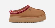 This is the women's clog you've been looking for. Our platform outsole gives you that of-the-now lifted vibe, with a secret-sturdy step-in feel. Our ultra-lush UGG®plush lining and insole will wrap your feet in moisture-wicking dreamy softness you crave in a slip-on shoe. And our playful UGG®braid detail is a look only UGG® can create, and only you can wear. This is one of those moments where we can say with all sincerity: if you love the Tasman, you'll love the women's Tazz Slipper. This platfo Buty Ugg, Ugg Tazz, Custom Window Blinds, Robe And Towel Hooks, Cleaning Curtains, Clogs Style, Suede Slippers, Clothes Drying Racks, Roller Shades