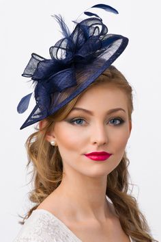 This sassy fascinator is timeless glamour, and a nod to vintage style with bouncy mesh ribbon and flighty feathers. Classic sinamay mesh shape and elegant look. English Hats, Navy Blue Fascinator, Purple Fascinator, Fascinator Hats Wedding, Blue Fascinator, Unique Hair Accessories, Derby Fascinator, Black Fascinator, Hat Fascinator