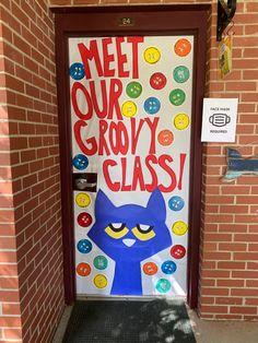 a door decorated with an image of a cat and the words meet our grooy class