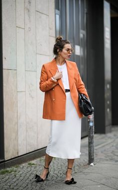 Chic 2024 Guide: 17 Trendsetting Dress and Jacket Combos for Every Occasion Orange Blazer Street Style, Peach Blazer Outfit, Orange Blazer Outfits, Outfit Mit Blazer, Midi Dress Outfit, Blazer Outfits Casual, Blazer Pattern, Orange Blazer, Acne Studio