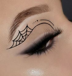 Halloween Graphic Liner Makeup, Simple Halloween Eye Makeup For Work, Work Appropriate Halloween Makeup, Pumpkin Eyeliner, Halloween Graphic Liner, Simple Halloween Makeup Looks For Work, Spooky Eyeliner, Halloween Eye Looks, Halloween Eyeliner Ideas