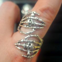 This Skull Hand Ring Is Perfect For Everyone!It Features 2 Wraparound Skeleton Hands With Skull Heads On The Middle Finger! New Without Tags Skeleton Hand Ring, Chocolate Rings, Multi Gem Ring, Cz Wedding Ring Sets, Steampunk Rings, Seed Pearl Ring, Gold Amethyst Ring, Vintage Silver Rings, Skull Hand