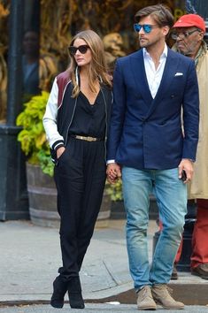 Olivia Palermo - Olivia Palermo and Johannes Huebl in the West Village Olivia Palermo Outfit, Chloë Sevigny, Estilo Olivia Palermo, Mode Instagram, Olivia Palermo Style, Poppy Delevingne, Couple Style, Stylish Couple