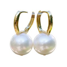 This is a pair rare size freshwater pearl earring. The pearl's size is approx.12.5mm. The pearl is seedless freshwater pearl, round and with good luster. Always, in order to have the seedless freshwater pearls at this size, the Framers will farm the oyster in water for more than 10 years. 10 years, it is really a long history to the oyster. Even 10 years old, the oyster always can produce the pearl at the size about 11-12mm. So, any pearls with round shape at size more than 12mm is very precious Luxury Oval Pearl Drop Earrings, Luxury Pearl Pendant Earrings, Luxury High Luster Pearl White Pearl Earrings, Classic Oval High Luster Pearl Earrings, Luxury Round Pearl Drop Earrings, Classic Dangle Earrings With High Luster, Oval Pearl Earrings For Gifts, Luxury Pearl White Earrings With Pearl Pendant, Oval Pearl Drop Earrings Gift