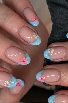 Gel Floral Nail Designs, Hawaii Inspired Nails Simple, Beach Nails Colorful, Nail Inspo Tropical Vacation, Nail Inspo Trendy Summer, Short Gel Vacation Nails, Tropical Nail Inspiration, Cute Beach Nail Designs, Fun Nails For Vacation