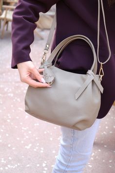 Personalized Leather Bag - Genuine Leather Top Handle Bag - Women Crossbody Leather Purse - Beige Leather Handbag - Special Day Gift for Her ✨ A handmade leather bag, designed to perfection with a custom touch, makes for the ideal custom gift for the special women in your life, especially during the festive season like Christmas, Mother's day. This elegant accessory features a chic leather top handle that adds both style and functionality to her daily life. Whether it's for your mother, sister, Custom Leather Bag, Leather Handbags Handmade, Handmade Leather Bag, Presents For Women, Chic Leather, Classic Handbags, Leather Bag Women, Leather Bags Handmade, Genuine Leather Bags