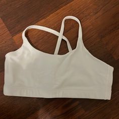 White Athelta Sports Bra In Size 14 Girls Or Xs. Very Cute And Perfect For Gym Or Any Sport. Never Worn And Super Comfortable White Sports Bra, Dance Wear, Sports Bra, Color White, Gym, Bra, Sports, How To Wear, Women Shopping