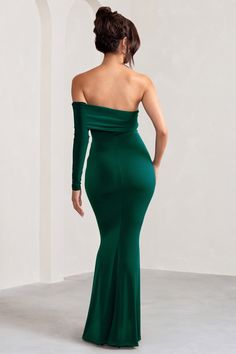 Whether you're attending a wedding or a black tie event. you're sure to stand out at any special occasion in our Meghan maxi dress. This curve enhancer is crafted from premium stretch jersey in an asymmetric fishtail silhouette with a delicate gathers around the waistline. Designed to showcase your decolletage. the green bodycon dress also features a Bardot neckline with one long sleeve and a striking leg split.Features- Premium stretch jersey- Asymmetric Bardot neckline- Gathered detailing- Sin Feminine Shoulders, Green Bodycon Dress, Fishtail Maxi Dress, Leg Split, Black Dress Prom, Fishtail Skirt, Black Tie Gala, Asymmetric Neckline, Green Maxi