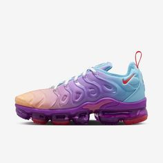 Bright gradient colors help this Nike Air VaporMax Plus add a burst of energy to your look. With a design rooted in the past (look for beach-inspired details that nod to the Air Max Plus), revolutionary VaporMax Air cushioning helps comfortably propel you into the future. Nike Air Vapormax Plus Women, Bright Gradient, Air Vapormax Plus, Nike Air Vapormax Plus, Cute Nike Shoes, Air Vapormax, Cute Nikes, Air Max Plus, Into The Future