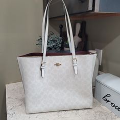 Coach Mollie Tote. White. Excellent Condition. Mollie Tote Coach, Coach Tote Bag Outfit, Coach Mollie Tote, Handbag Essentials, Coach Tote Bags, Coach Tote, Bags Coach, Christmas Wishlist, White Bag