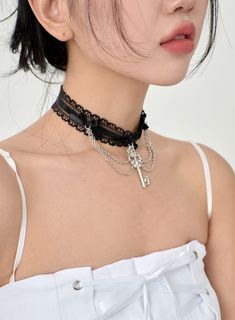 Halloween Punk Style Clavicle Chain Necklace, Punk Style Clavicle Chain Necklace For Halloween, Punk Style Clavicle Chain Necklaces For Halloween, Metal Beaded Choker For Party, Trendy Chain Choker For Concerts, Metal Choker With Adjustable Chain For Concerts, Emo Halloween Party Necklaces, Emo Metal Jewelry For Parties, Punk Metal Choker With Clavicle Chain