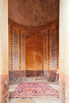 an old building with a rug in the middle