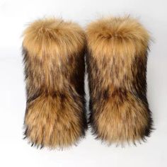 Look cool and stay warm with the Essi Shaggy Faux Fur Boots! These furry friendlies feature a cozy, faux fur that’ll keep your feet snug and happy no matter the weather. Get a couple look with your paws on these snazzy shoes and prepare for the winter in style! A perfect companion for your winter sporty and vacations! *Please note this is fashion boots not performance and alpine boots. Gender: WOMEN Item Type: Boots, Snow Boots Upper & Shaft Material: Faux Fur Outsole Material: Rubber Insole & L Fox Fur Boots, Fur Boots Women, Cozy Winter Boots, Fur Snow Boots, Faux Fur Boots, Plush Pattern, Fur Boots, Mode Vintage, Mode Style