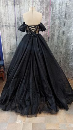 Demon Dress, Wedding Dress Gothic, Witchy Wedding, Black Wedding Dress Gothic, Alt Wedding, Textiles Inspiration, Dress Sparkle, Black Wedding Dress, Prom Inspo