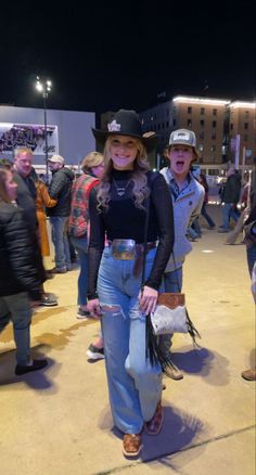 Look Agro, Pearl Snap Outfit, Cold Country Concert Outfit Winter, Lake Weekend Outfit, Country Outfits Women Concert, Western Women Outfits, Western Hoco, Western Jeans Outfit, Looks Cowgirl