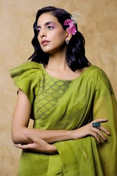 Shop for Shilpi Gupta Green Organza Saree With Scallop Embroidered Blouse for Women Online at Aza Fashions Organza Saree With Embroidery, Green Organza Saree, Scallop Embroidery, Ruffled Fabric, Scalloped Blouse, Organza Embroidery, Beads Work, Ruffle Fabric, Embroidery Detailing